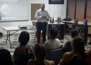 Entrenamiento de promotoras de venta