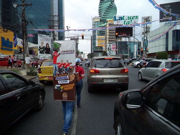 BTL Snickers Panama Activaciones y mercadeo